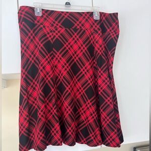 Chaps XL 100% cotton MACHINE WASH plaid  Red and Black Women's Skirt 
Beautiful